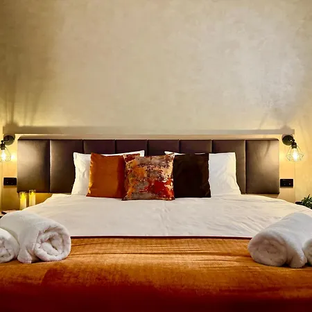 Nira Hotel