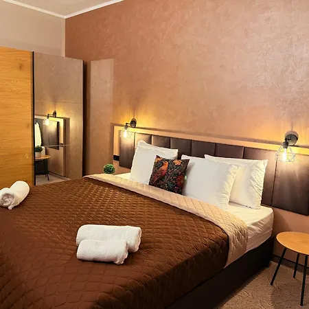 Nira Hotel